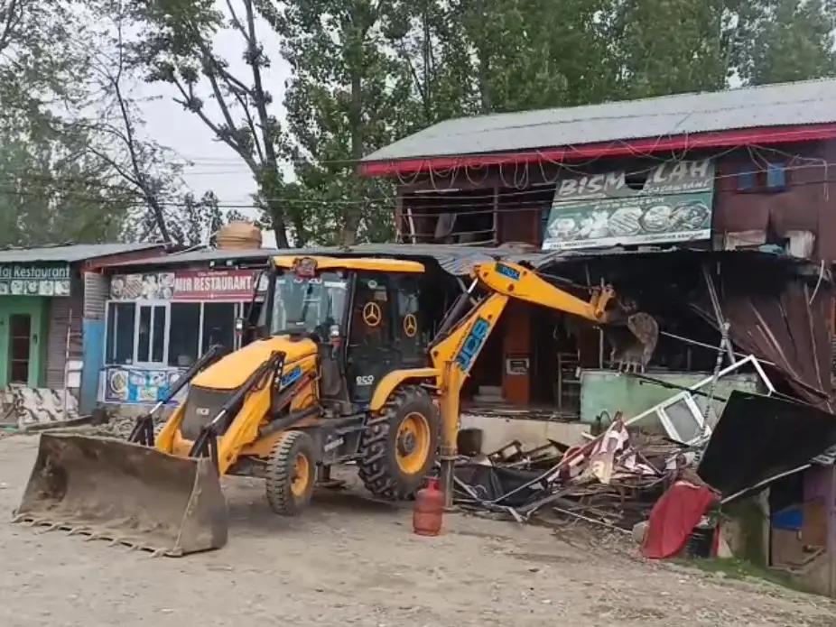 Crackdown intensifies: J&K administration demolishes drug-linked properties in major anti-narcotics drive Crackdown intensifies: J&K administration demolishes drug-linked properties in major anti-narcotics drive