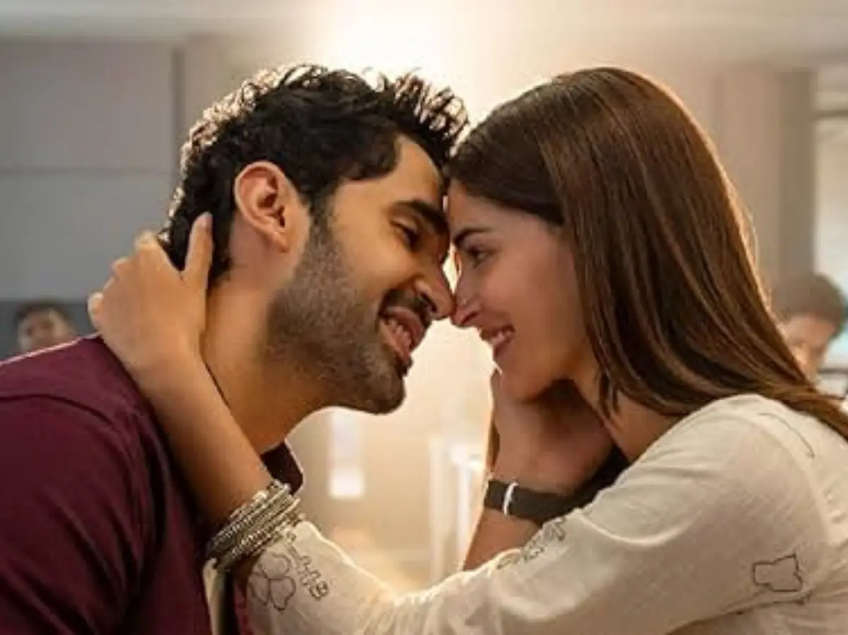 Chand Mera Dil Review : Ananya Panday and Lakshya shine in a 'delulu-to-selulu' romance Chand Mera Dil Review : Ananya Panday and Lakshya shine in a 'delulu-to-selulu' romance