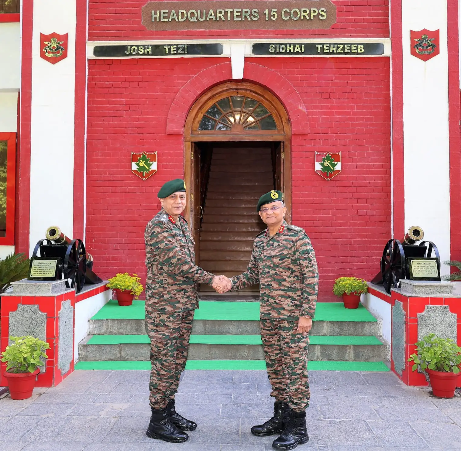Leadership Transition at Chinar Corps: Lt Gen Balbir Singh Takes Charge as Lt Gen Prashant Srivastava Moves to Army HQ