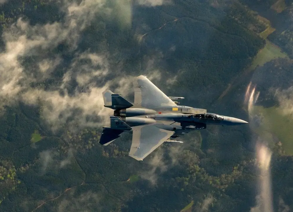 How heavy is a standard fighter jet missile?