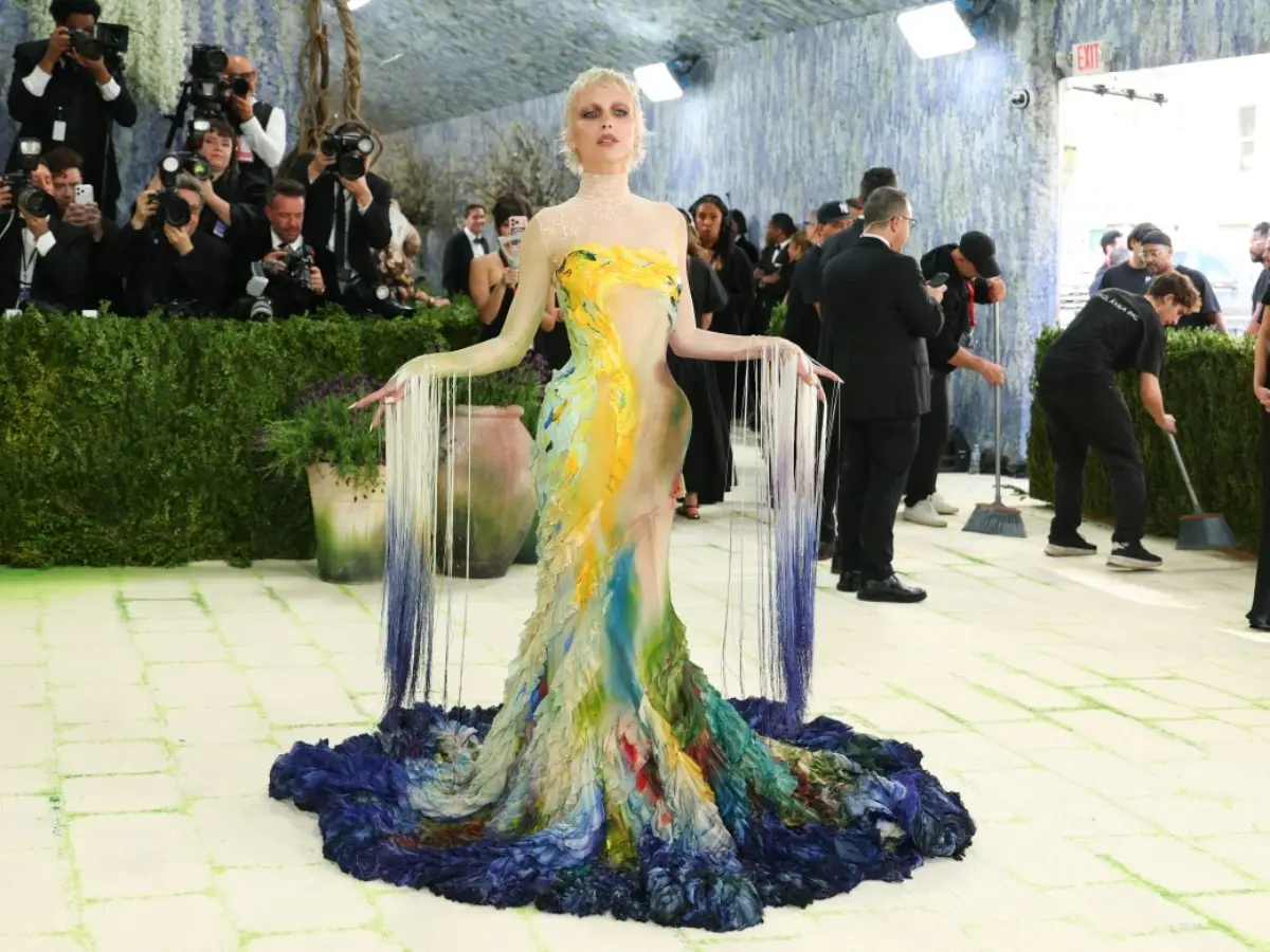 Canvas to carpet! How Emma Chamberlain brought her Met Gala 2026 look to life Canvas to carpet! How Emma Chamberlain brought her Met Gala 2026 look to life