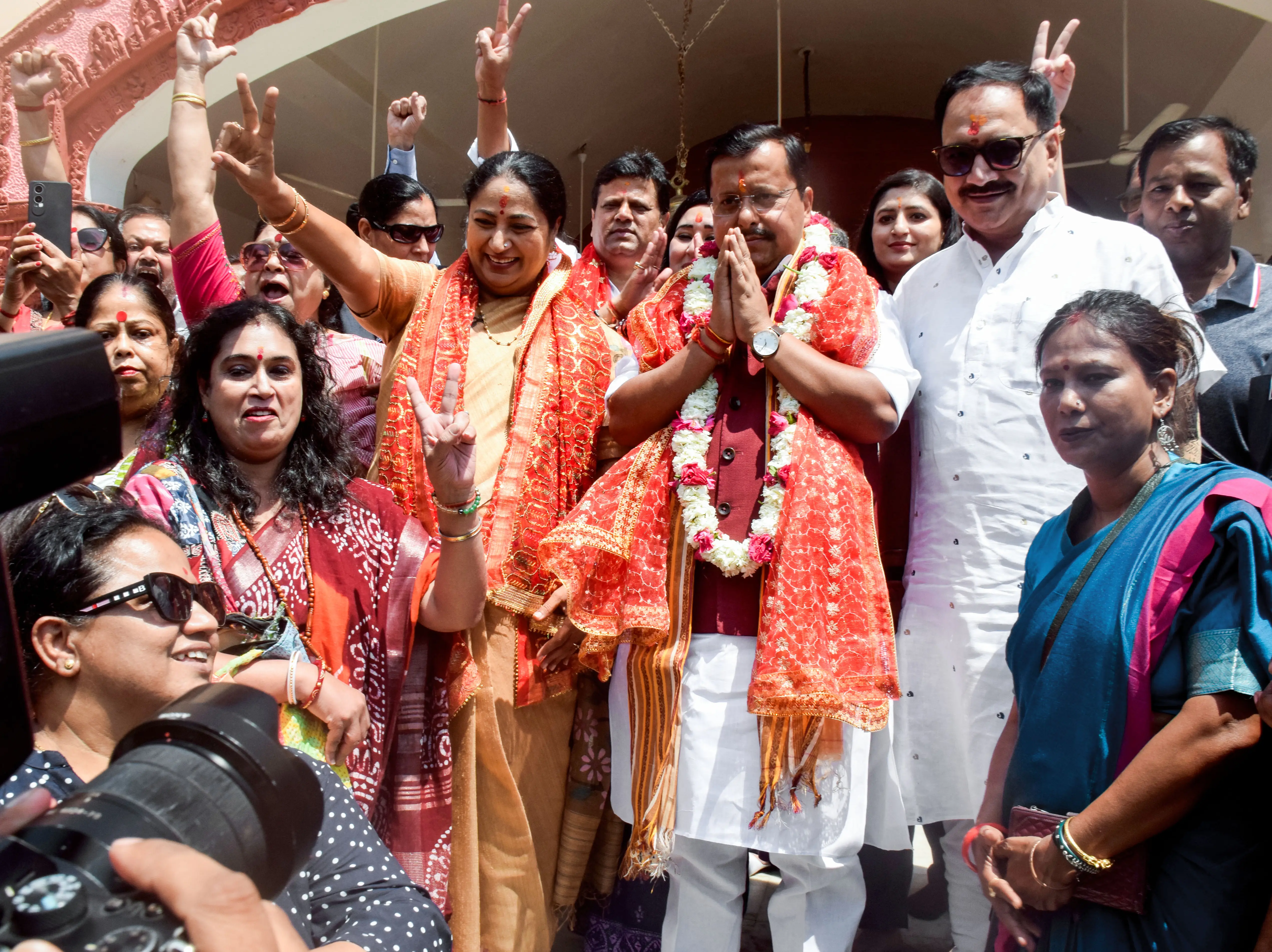 BJP President Nitin Nabin, Delhi CM Rekha Gupta offer prayers after historic Bengal win; oath on May 9 BJP President Nitin Nabin, Delhi CM Rekha Gupta offer prayers after historic Bengal win; oath on May 9