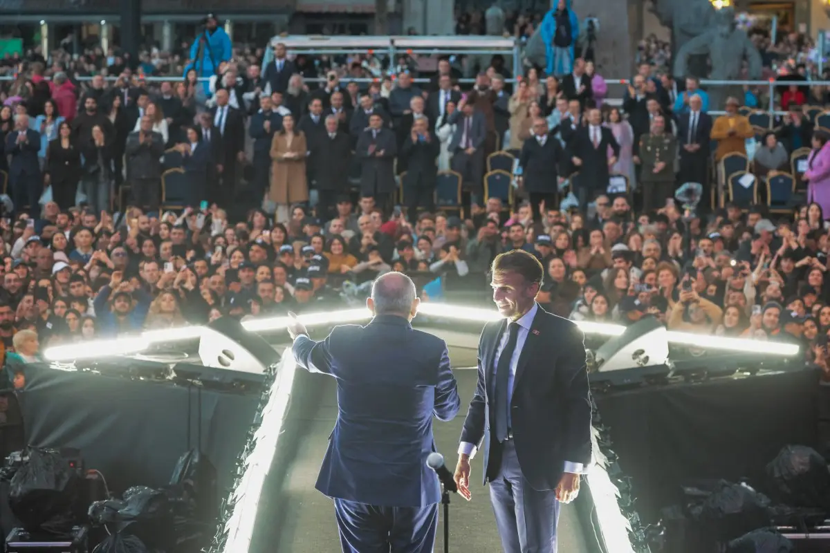 Emmanuel Macron sings Aznavour in Yerevan, joins Nikol Pashinyan in viral musical moment