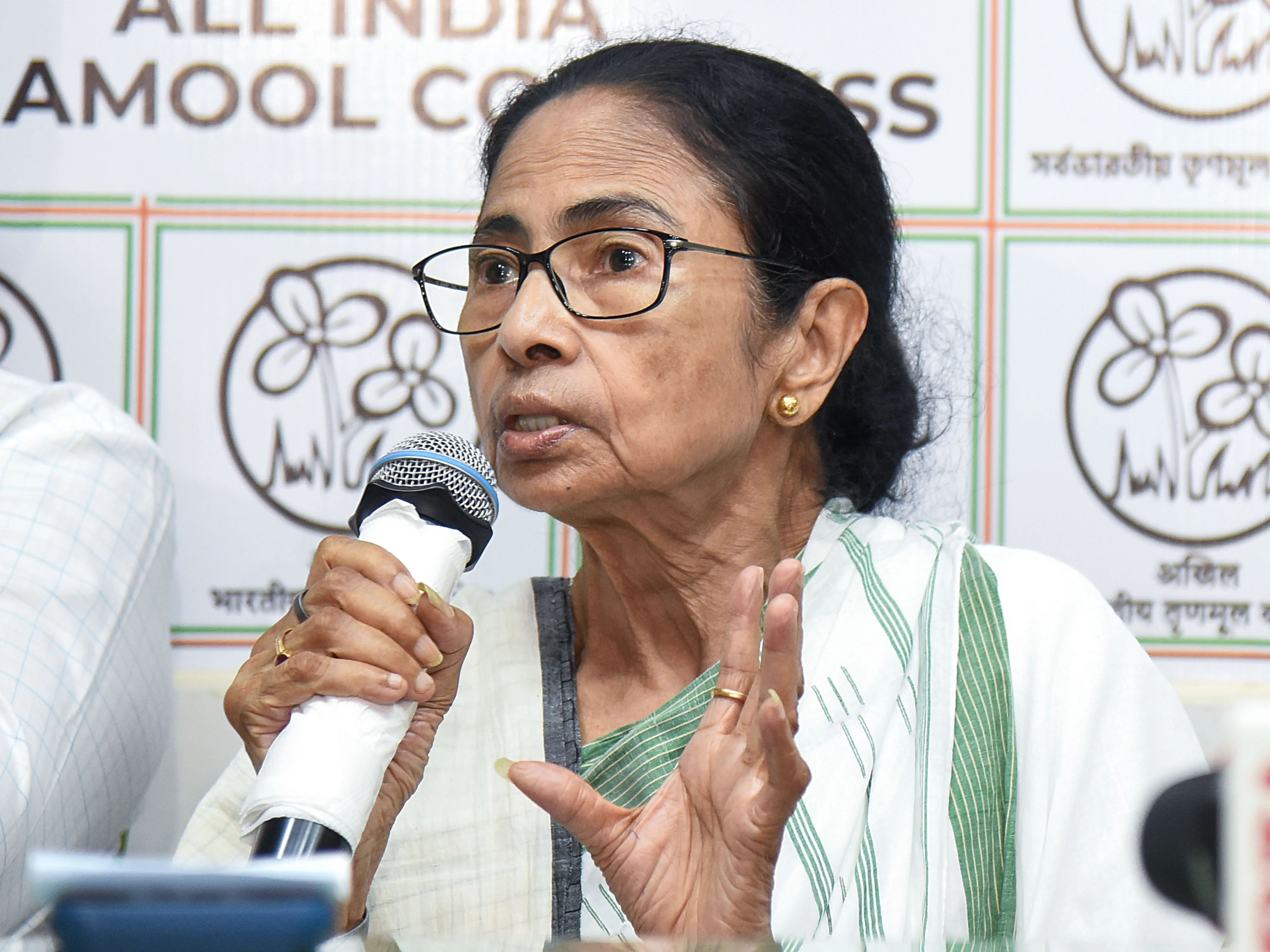 Mamata Banerjee ceases to be CM after Governor dissolves West Bengal Assembly Mamata Banerjee ceases to be CM after Governor dissolves West Bengal Assembly