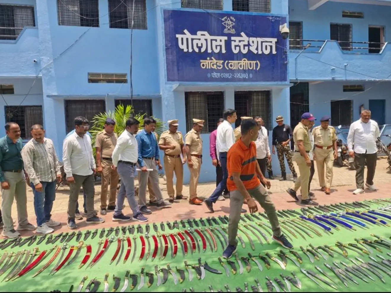 Maharashtra’s biggest arms bust: Nearly 5,000 weapons seized in Nanded Maharashtra’s biggest arms bust: Nearly 5,000 weapons seized in Nanded