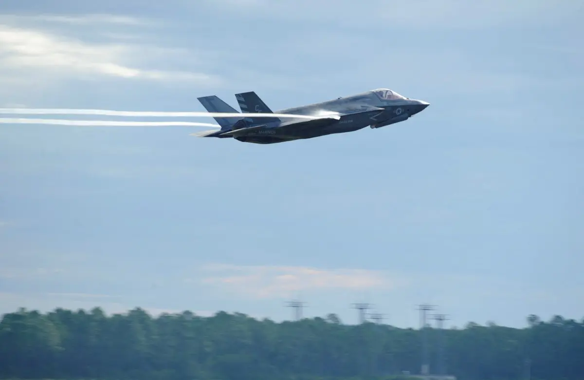 Iran claims US F-35 Lightning II fighter jet declared mid-air emergency near Strait of Hormuz – What we know