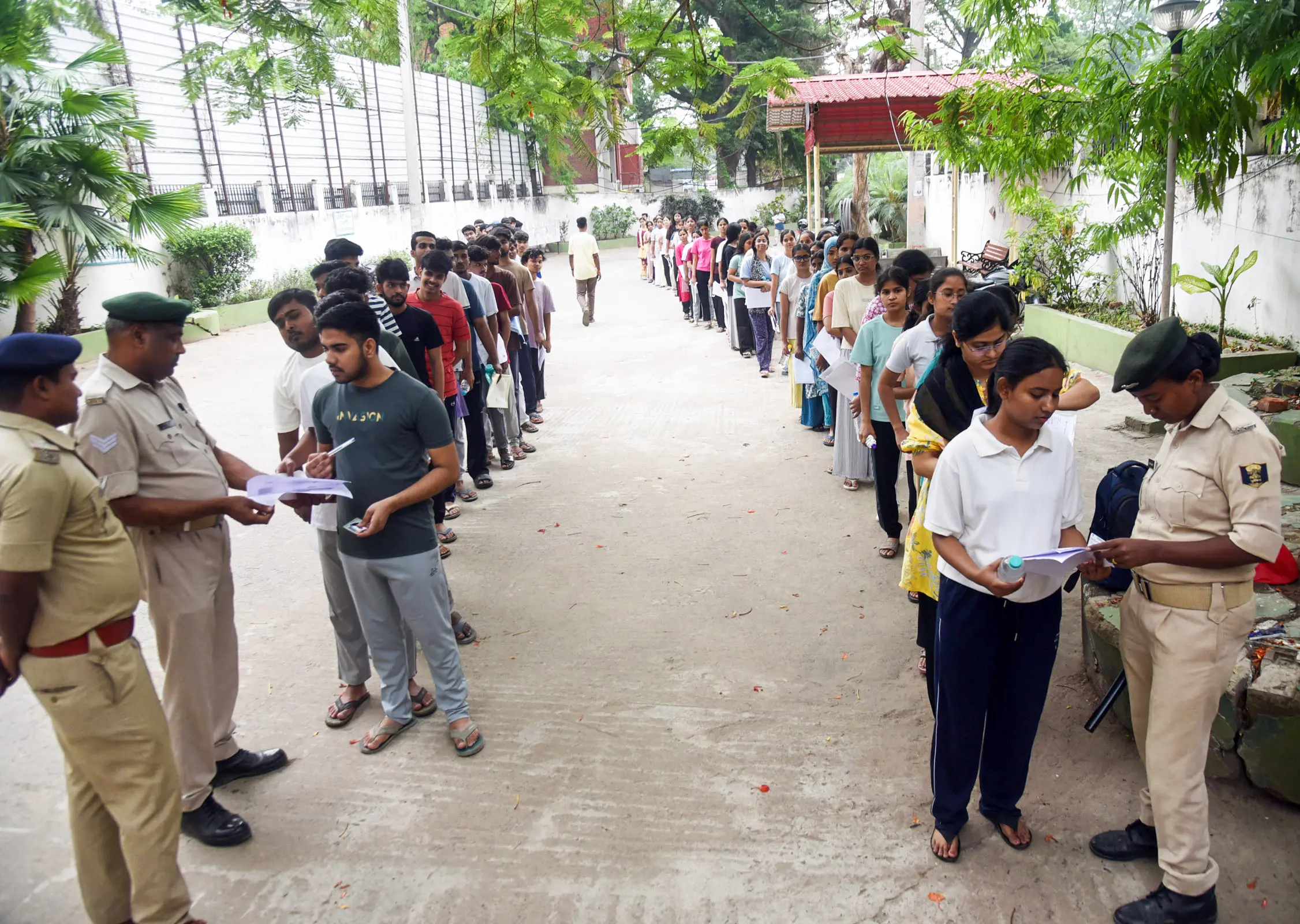 UP student found dead after NEET retest; leaves note saying ‘not capable of anything'