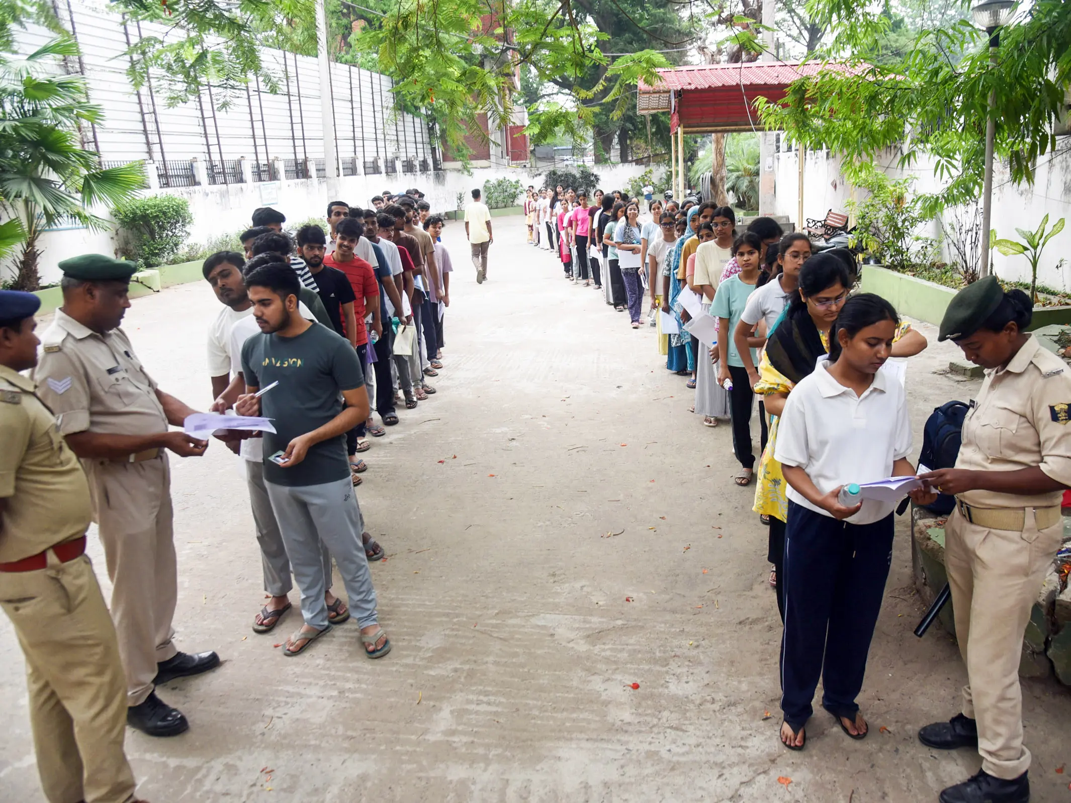 UP student found dead after NEET retest; leaves note saying ‘not capable of anything' UP student found dead after NEET retest; leaves note saying ‘not capable of anything'