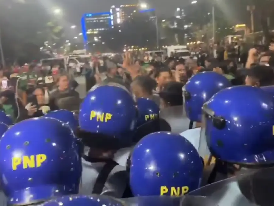 Gunshots heard at Philippine Senate, people told to run for cover