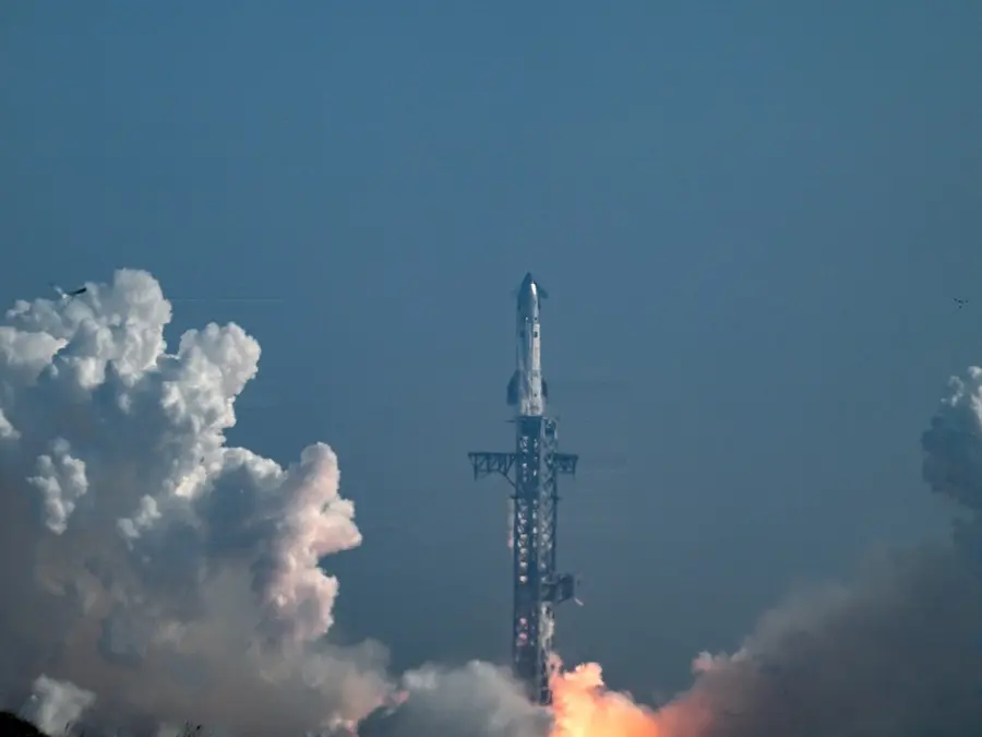 SpaceX launches upgraded Starship V3 on debut test flight; loses booster on return