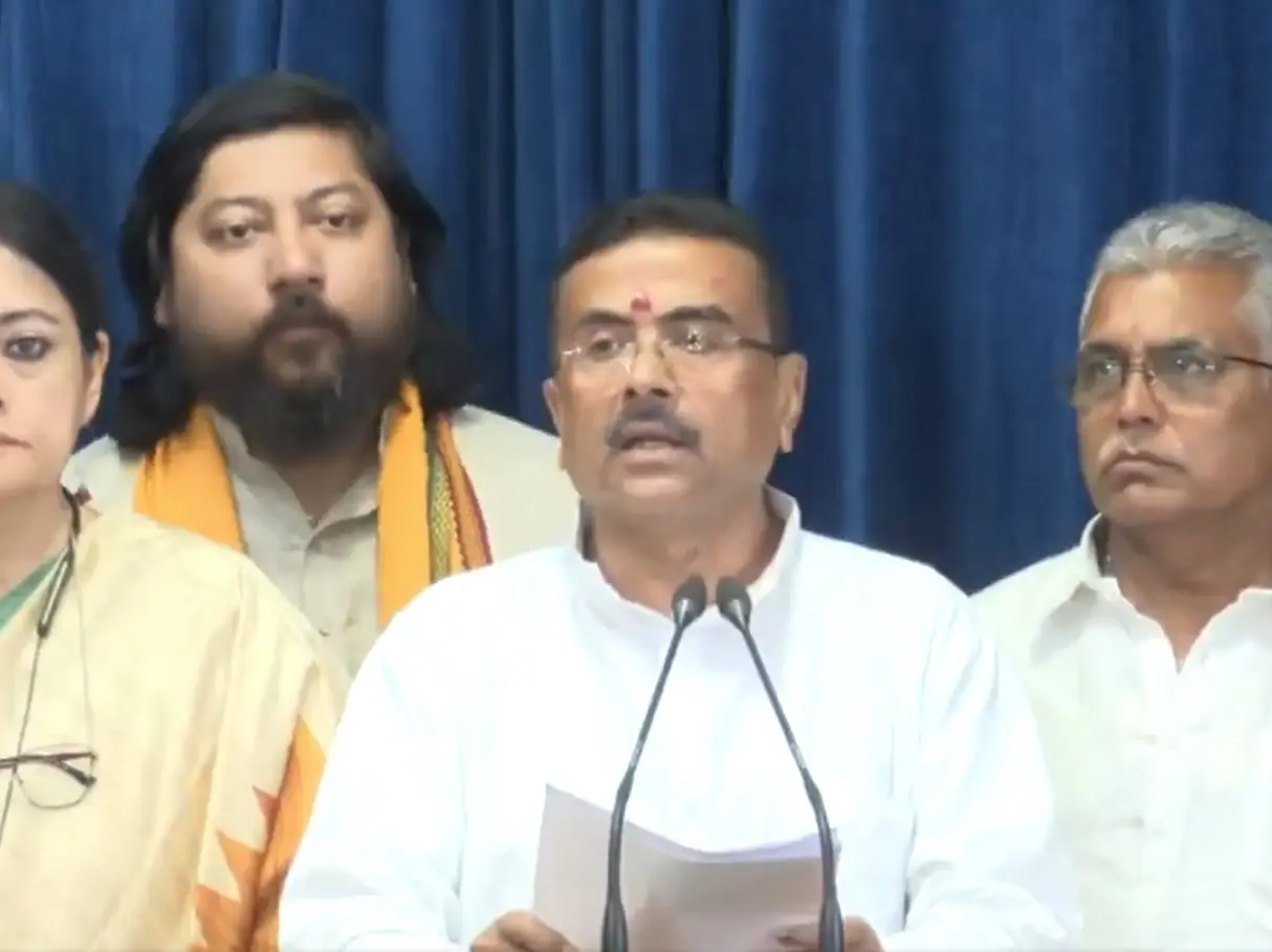 Rs 5 fish-rice meals, no liquor vends near schools and temples among CM Suvendu’s new initiatives in Bengal Rs 5 fish-rice meals, no liquor vends near schools and temples among CM Suvendu’s new initiatives in Bengal