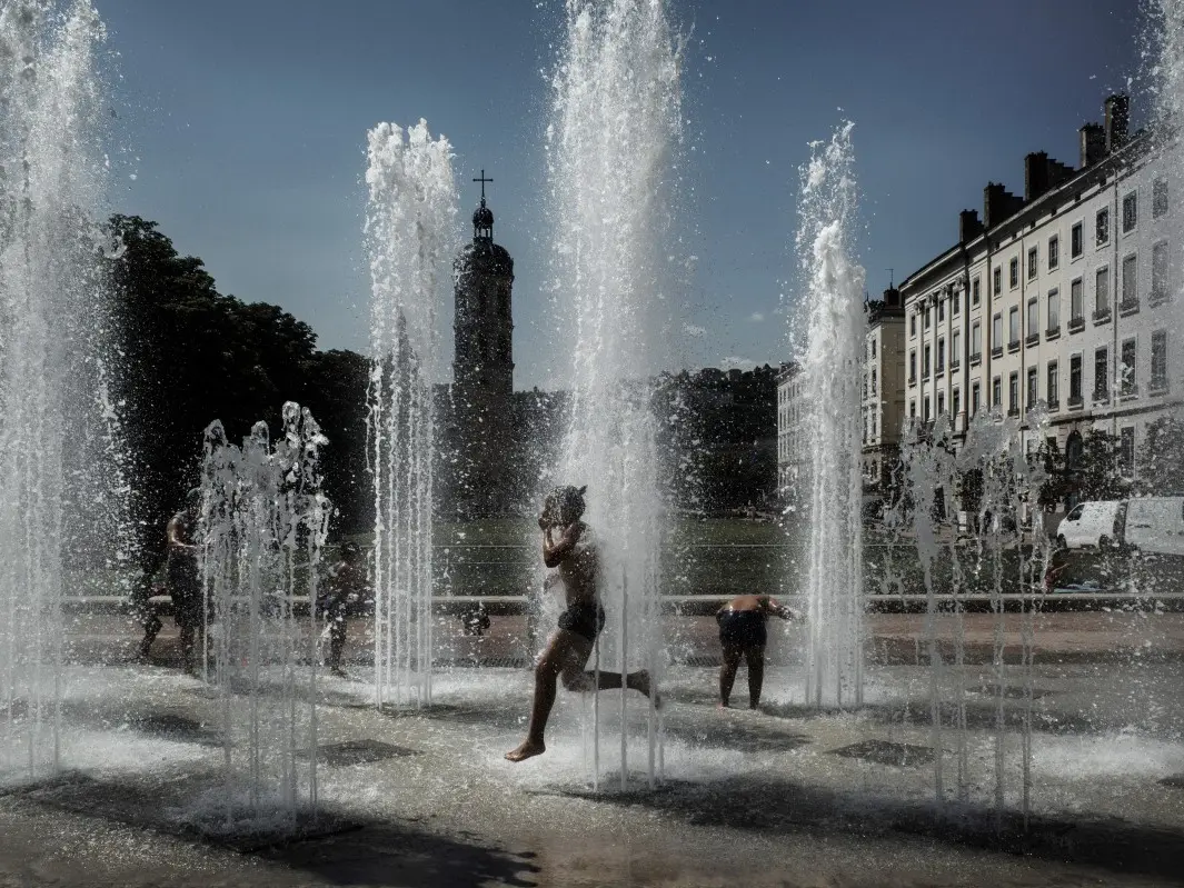 UK heatwave triggers water safety alert after nine drowning deaths as temperature hits record highs UK heatwave triggers water safety alert after nine drowning deaths as temperature hits record highs