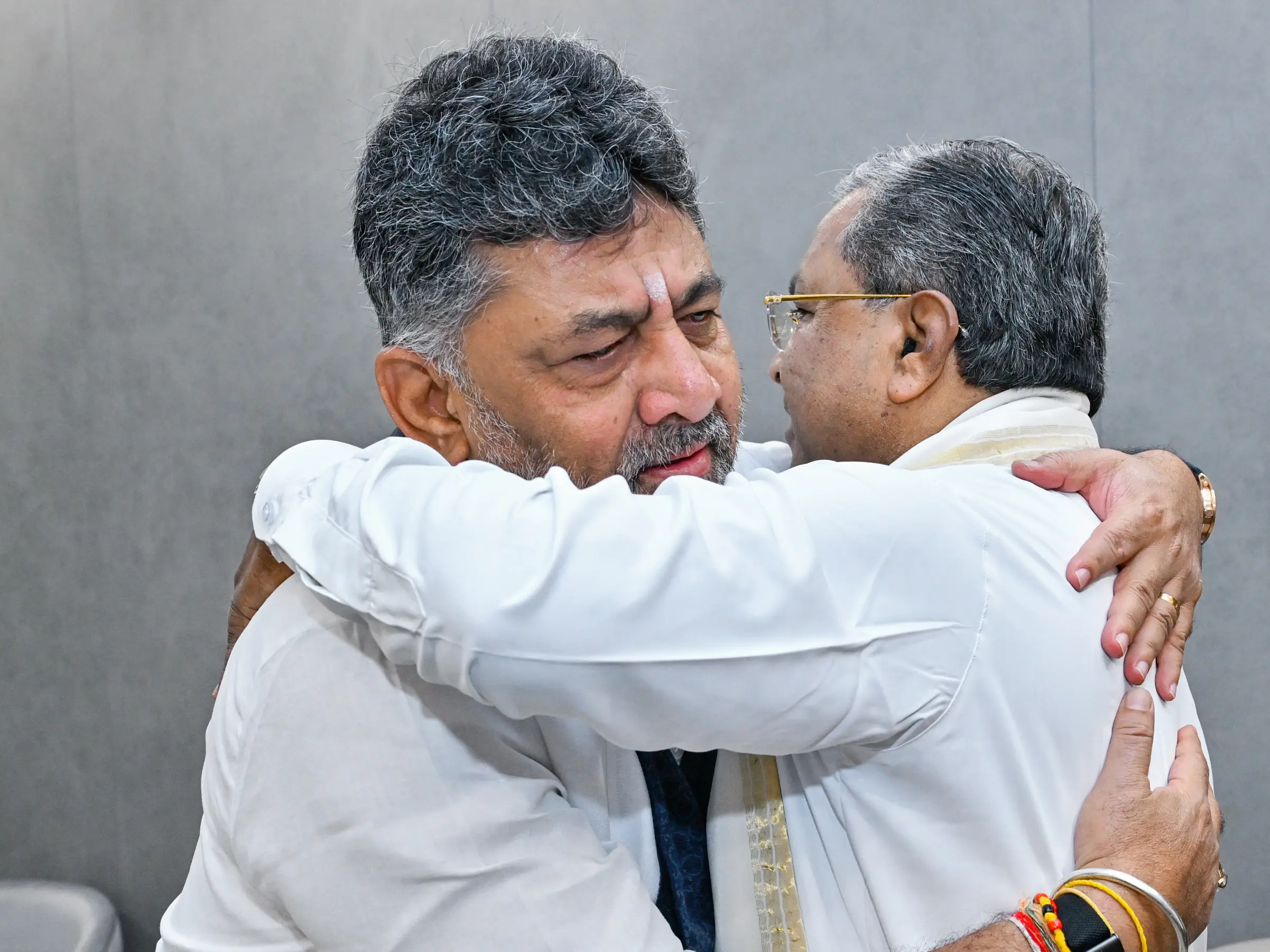 Siddaramaiah announces his resignation as Karnataka CM to cabinet in breakfast meet; no time sought with Governor Siddaramaiah announces his resignation as Karnataka CM to cabinet in breakfast meet; no time sought with Governor
