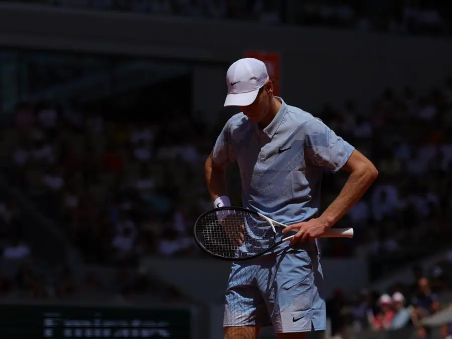 SHOCKER at Roland Garros! World number one Jannik Sinner crashes out in second round