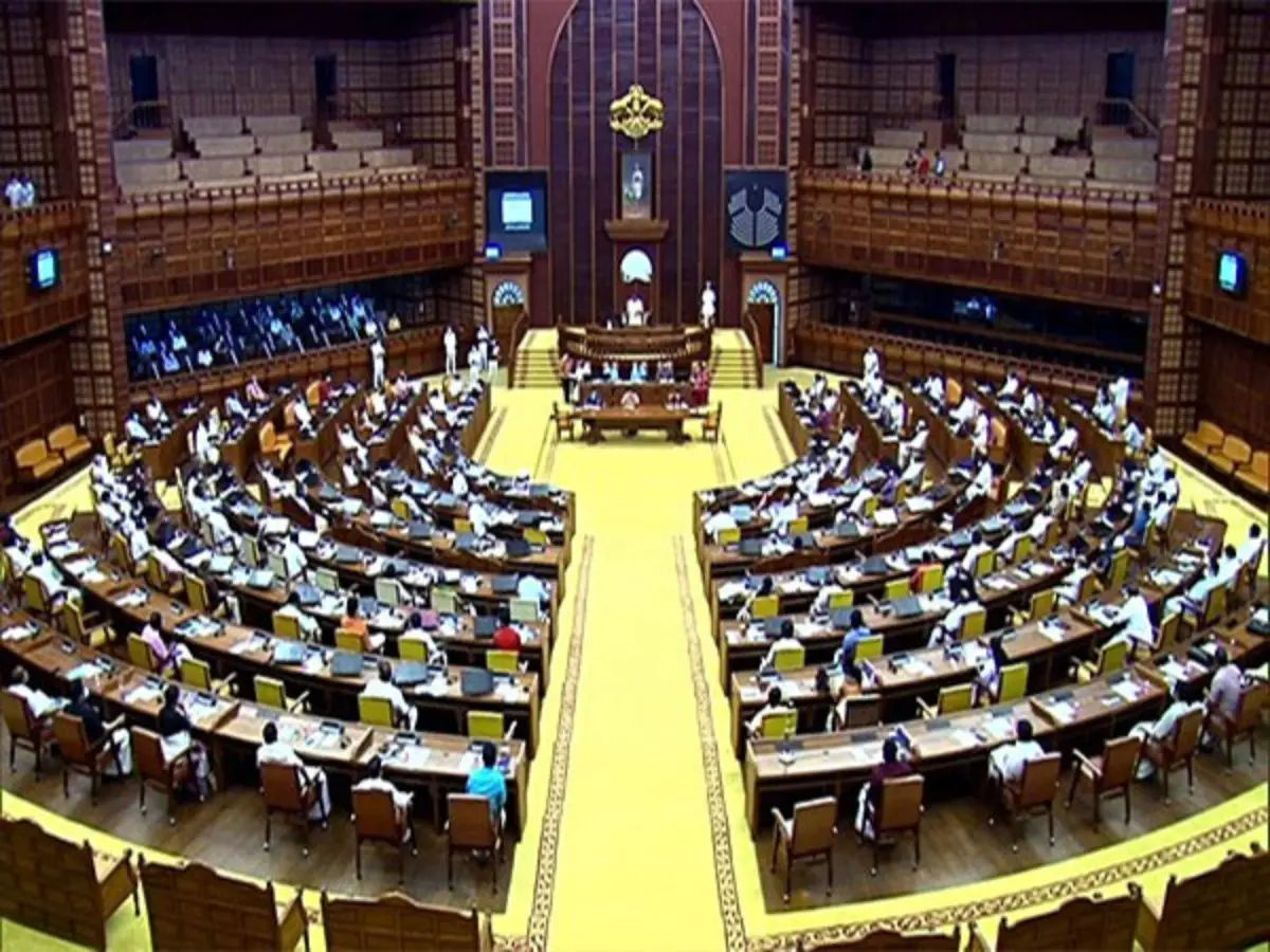 'Insult to Lok Bhavan': Truncated ‘Vande Mataram’ sung in Kerala assembly, alleges Opposition 'Insult to Lok Bhavan': Truncated ‘Vande Mataram’ sung in Kerala assembly, alleges Opposition