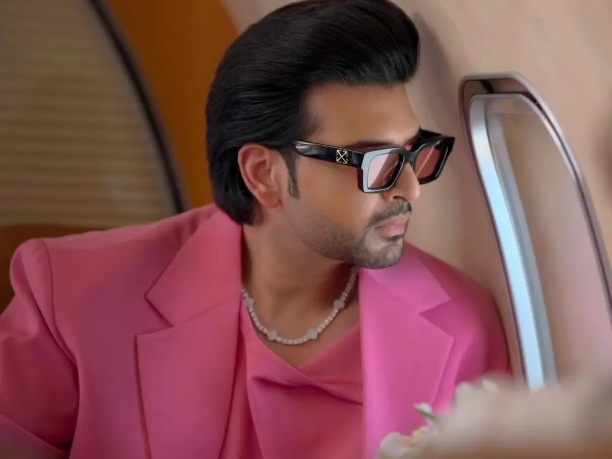 Karan Kundra in a pink suit
