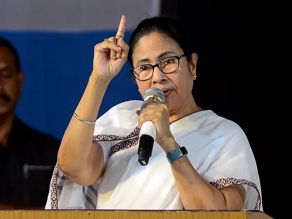 Mamata Banerjee leads dharna against ‘post-poll’ violence in Kolkata, says ‘will fight or die’ Mamata Banerjee leads dharna against ‘post-poll’ violence in Kolkata, says ‘will fight or die’