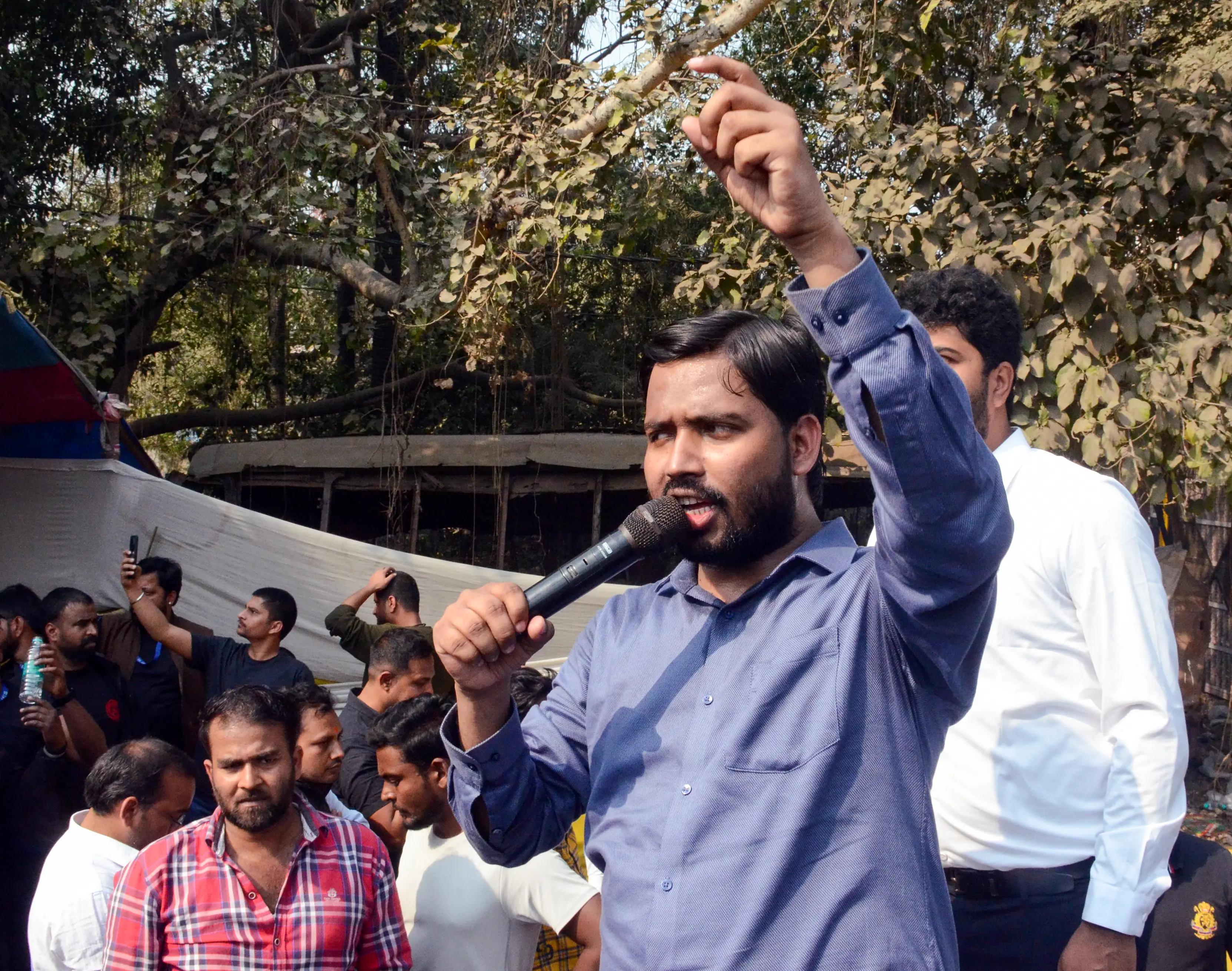 Alleged shooting outside Khan Sir's coaching centre leaves guard injured; educator alleges rival institute role | WATCH