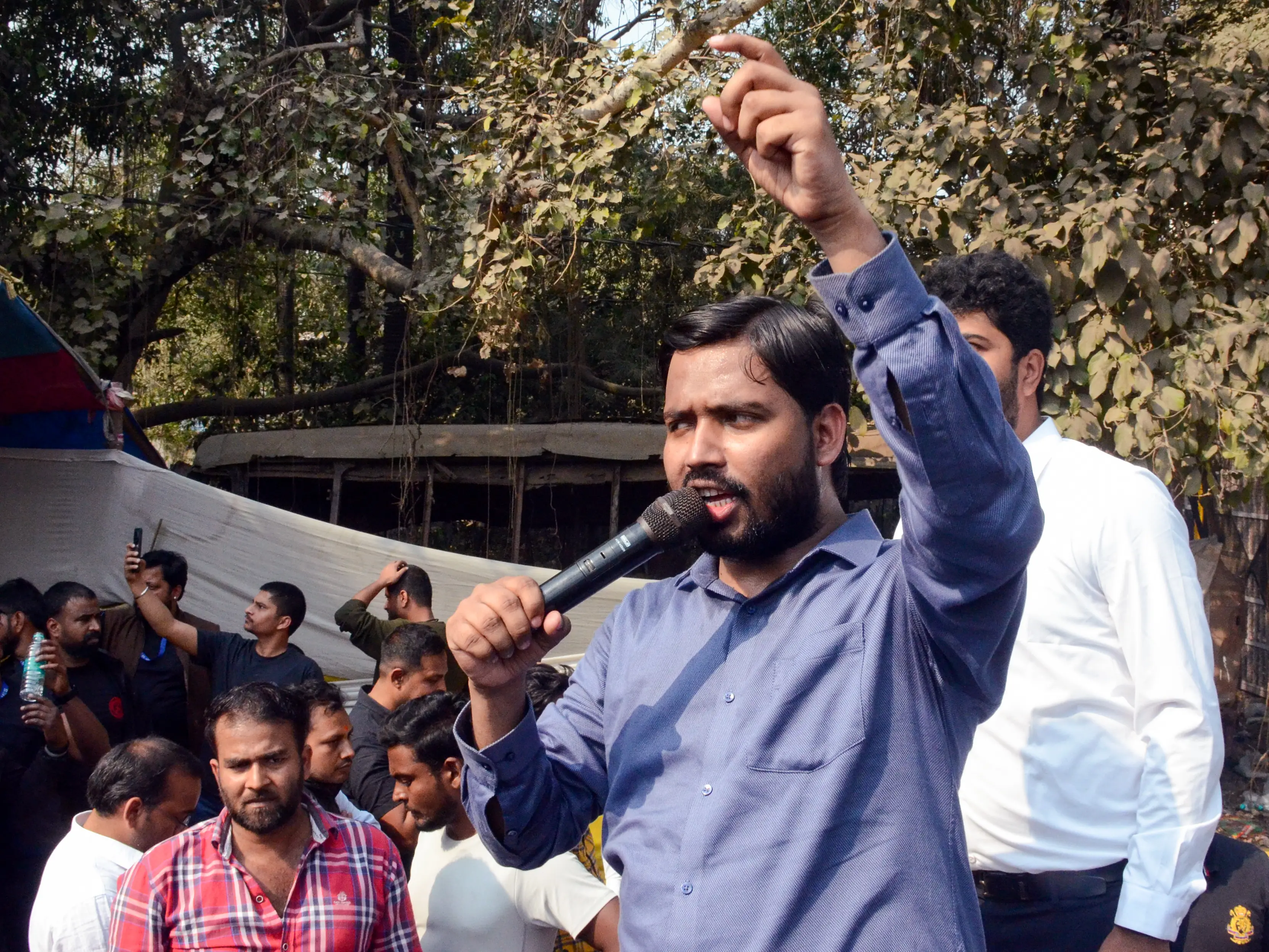 Alleged shooting outside Khan Sir's coaching centre leaves guard injured; educator alleges rival institute role | WATCH Alleged shooting outside Khan Sir's coaching centre leaves guard injured; educator alleges rival institute role | WATCH