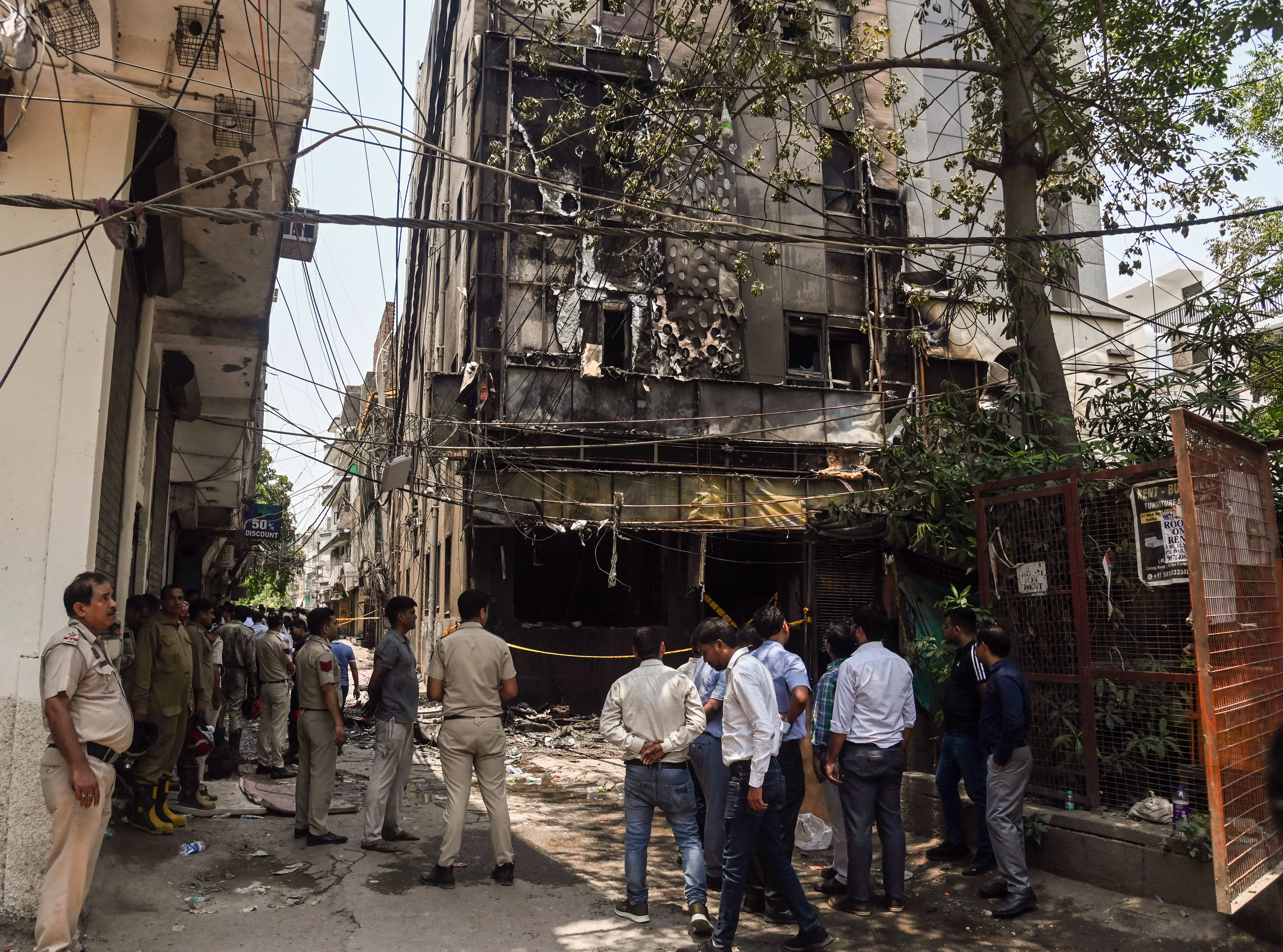 Delhi hotel fire: Woman carrying child jumps from burning building, 21 dead