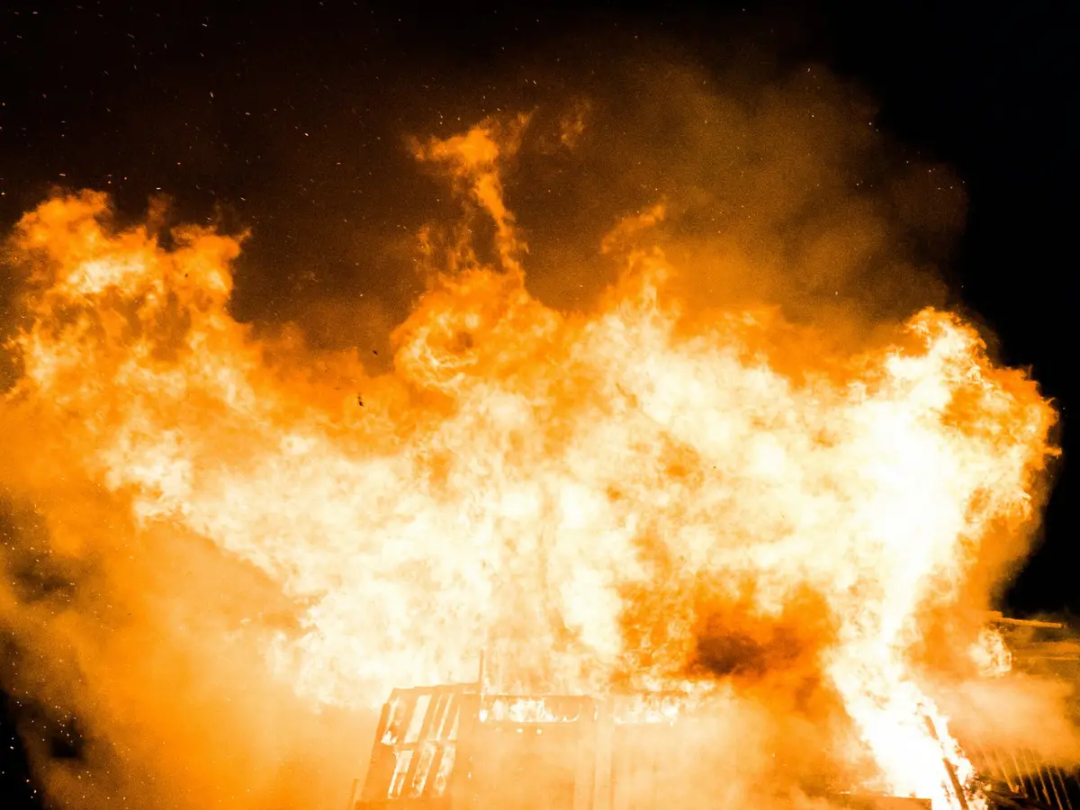 More than 30 Chinese SUVs worth Rs 12 crore go up in smoke at a dock in UK More than 30 Chinese SUVs worth Rs 12 crore go up in smoke at a dock in UK