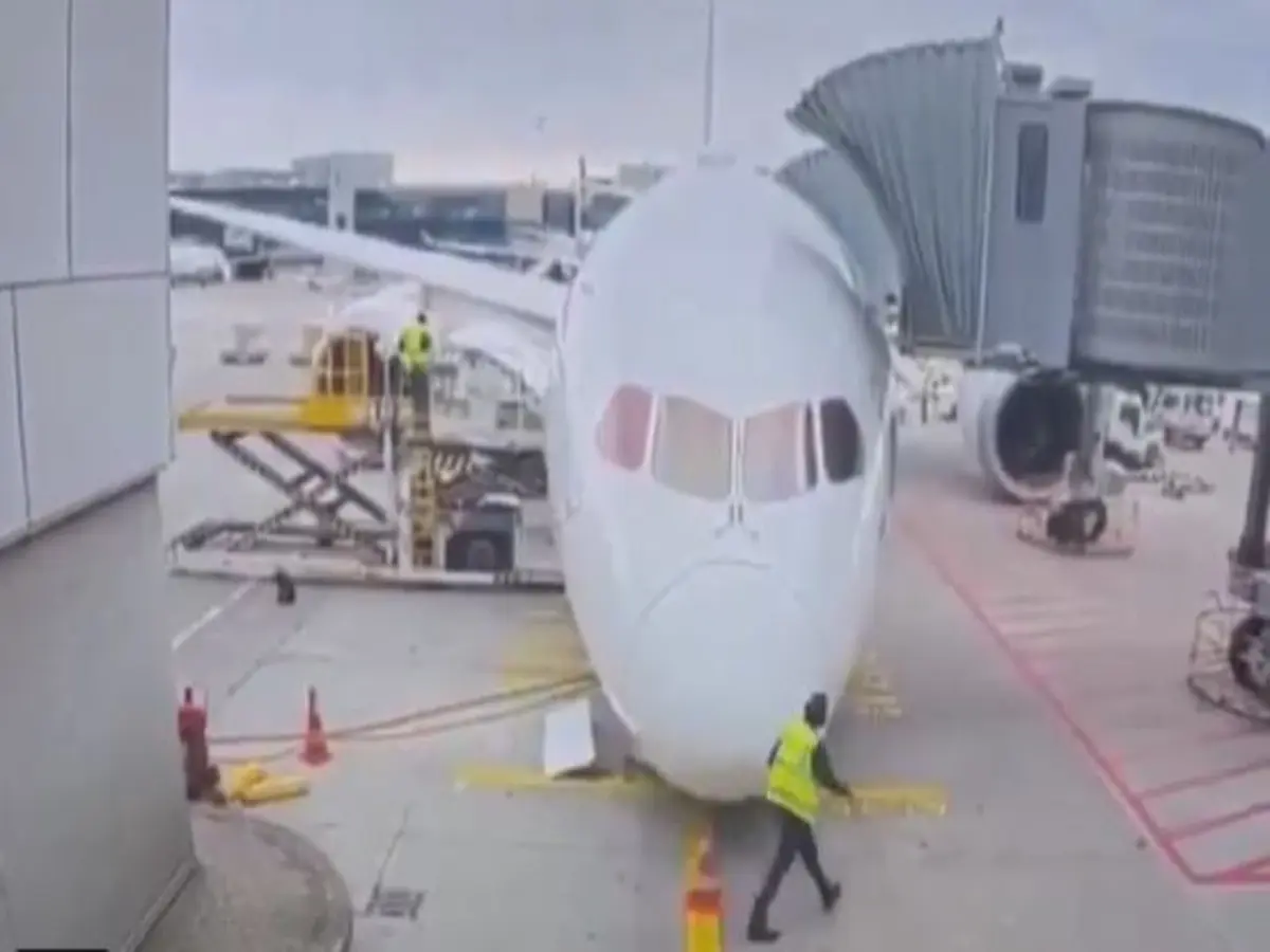VIDEO: Lufthansa Boeing 787 suffers landing-gear failure before takeoff, several injured VIDEO: Lufthansa Boeing 787 suffers landing-gear failure before takeoff, several injured