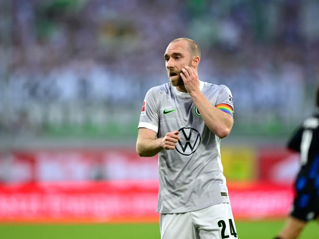 Christian Eriksen collapses during friendly game against Ukraine; match abandoned Christian Eriksen collapses during friendly game against Ukraine; match abandoned