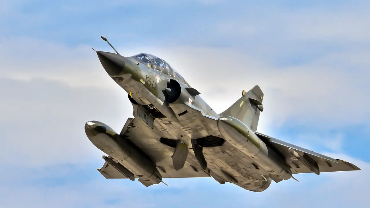 Why fighter jets are so loud compared to normal planes