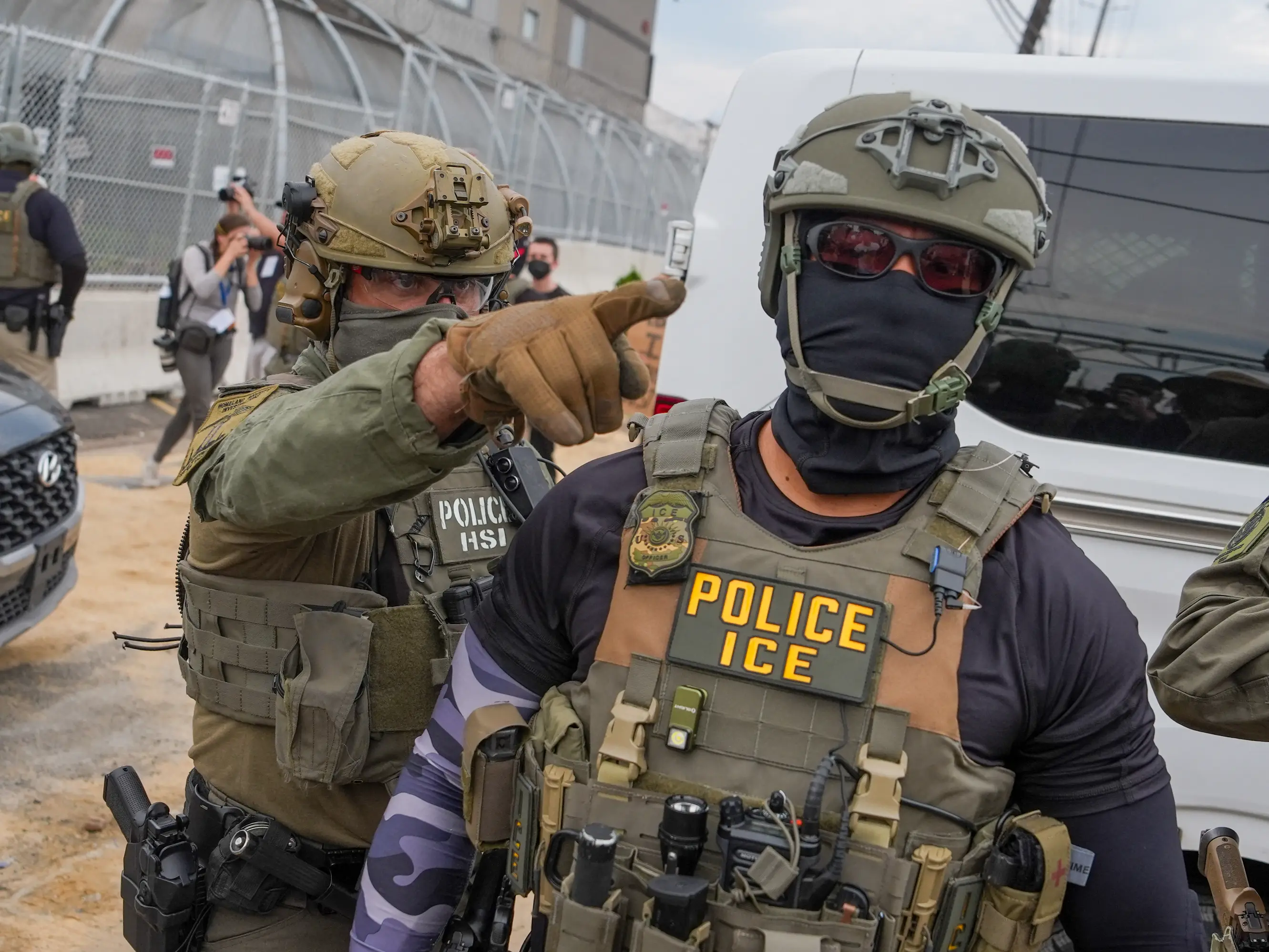 Package Border US Congress approves $70 billion for ICE, Border Patrol, backing Trump ...