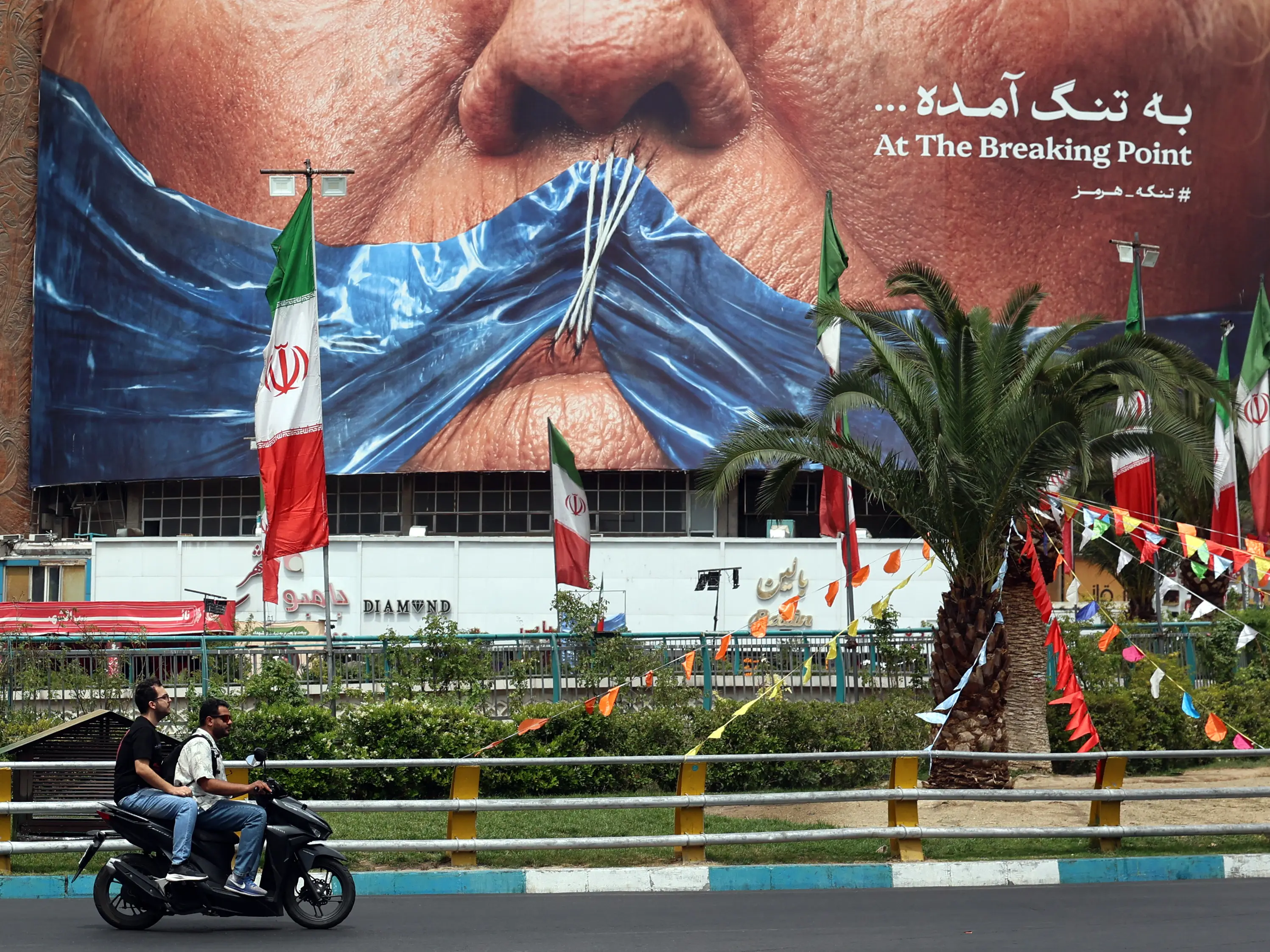 Iran hits American bases in Bahrain, Kuwait; declares Hormuz fully closed in retaliation for fresh US strikes Iran hits American bases in Bahrain, Kuwait; declares Hormuz fully closed in retaliation for fresh US strikes