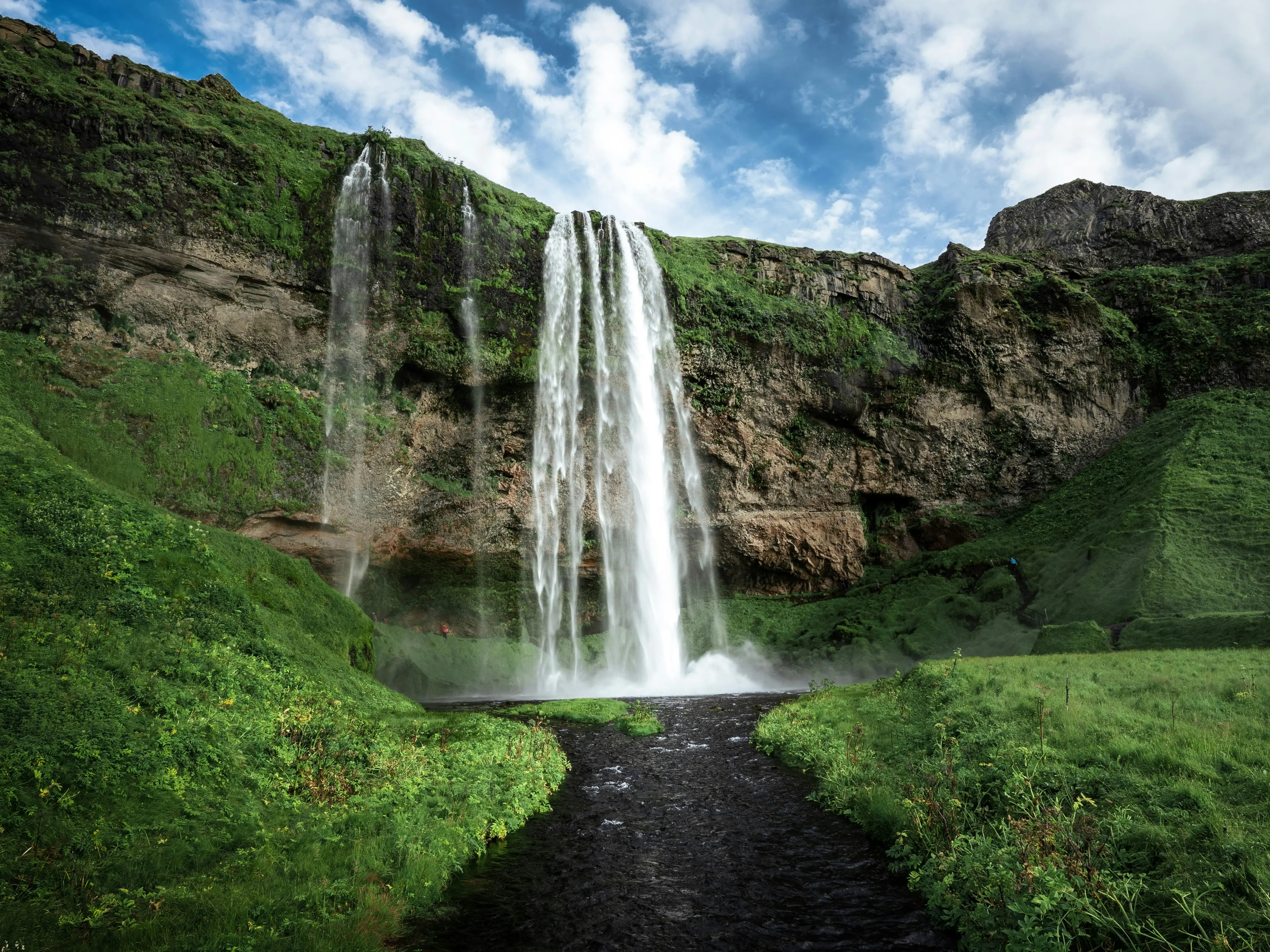 Why does Iceland have more waterfalls than most countries? Why does Iceland have more waterfalls than most countries?
