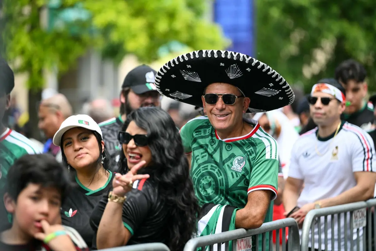 'You are like animals': Thousands of fans rush toward Mexico City World Cup fan zone, triggering chaotic scenes before opening match