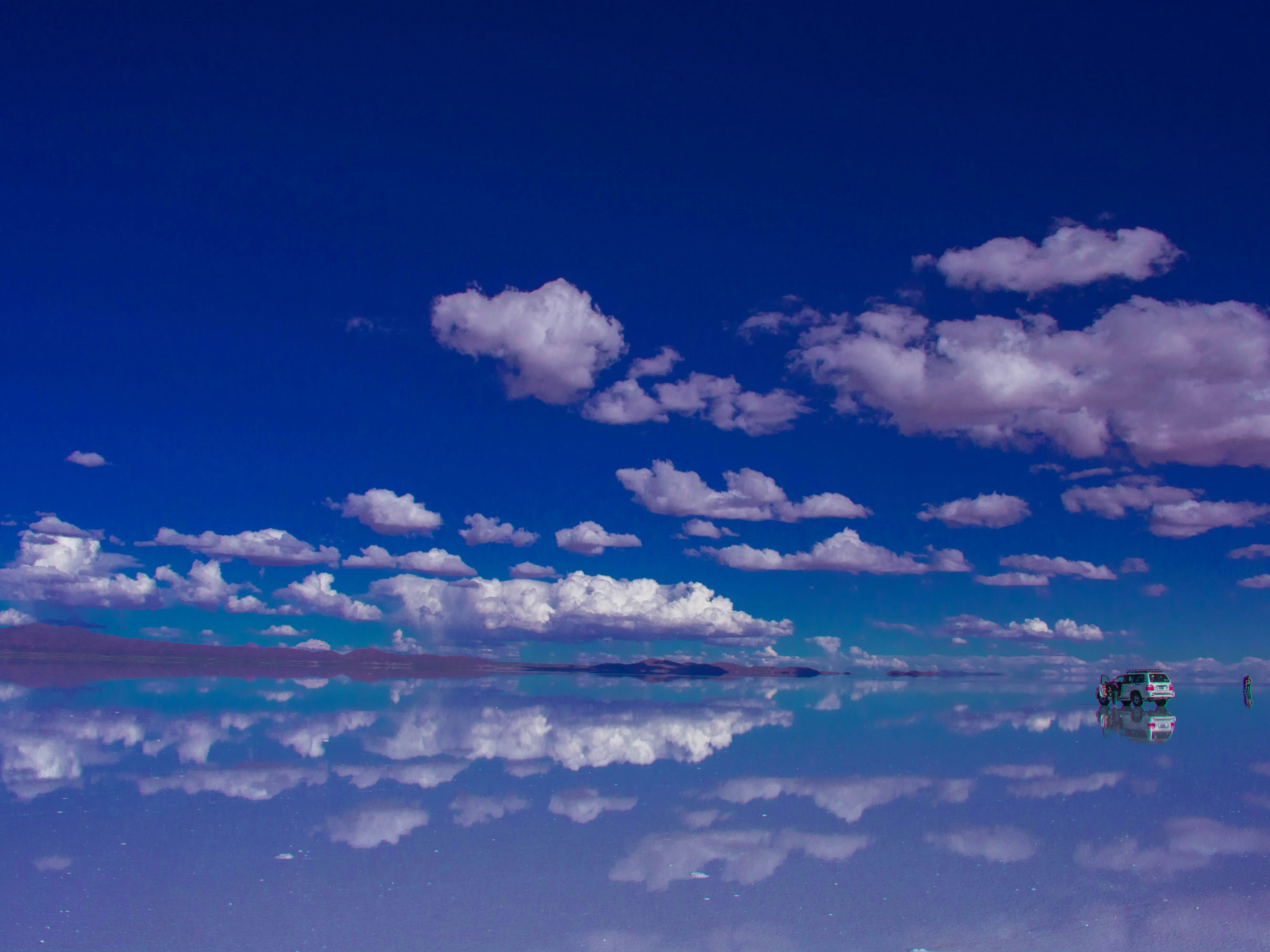 Why is this lake called the world's largest mirror? Why is this lake called the world's largest mirror?