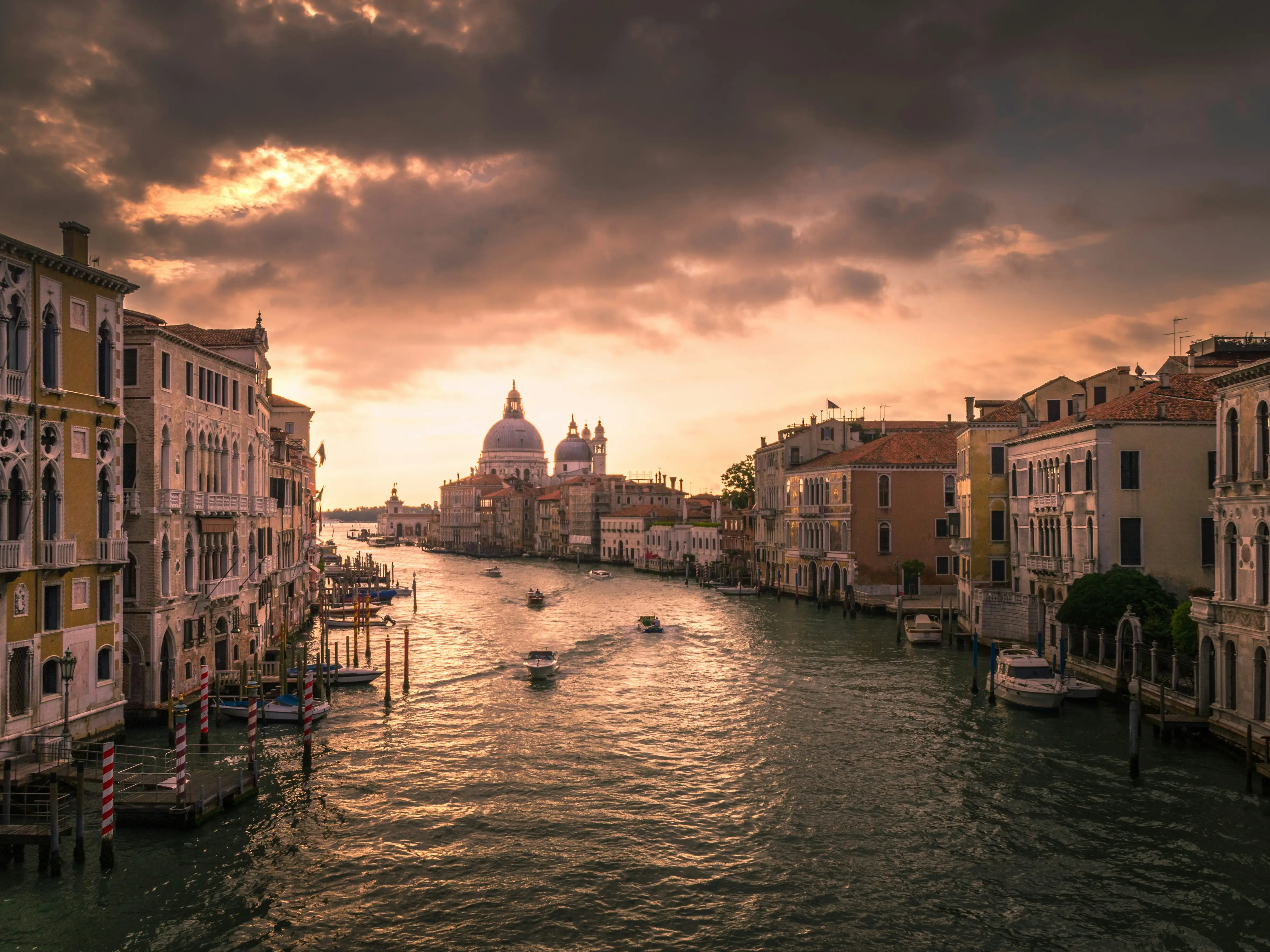 Why is this Italian town slowly sinking into the sea? Why is this Italian town slowly sinking into the sea?