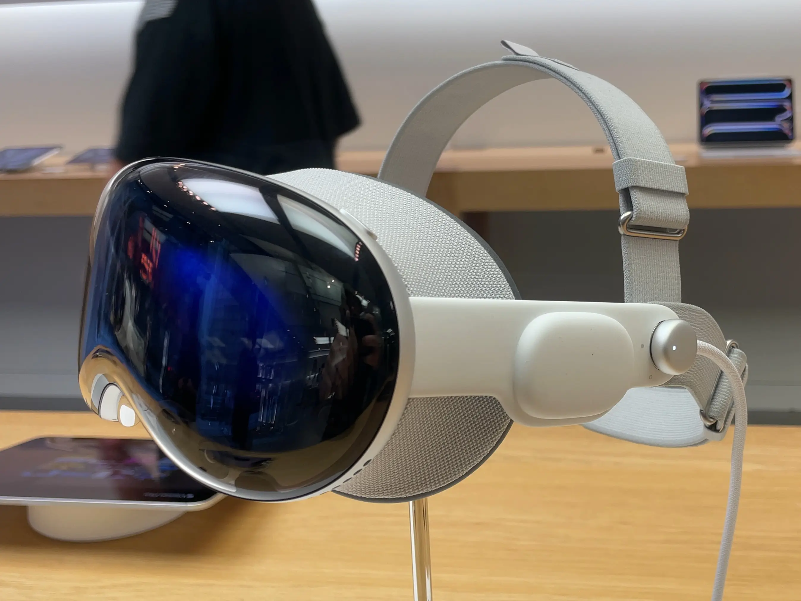 'It sees what you see': Why Siri AI on Apple Vision Pro is 'cyborg-level' technology 'It sees what you see': Why Siri AI on Apple Vision Pro is 'cyborg-level' technology