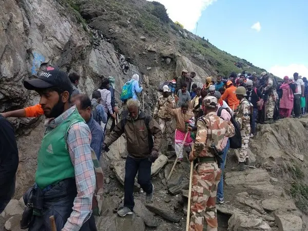Kashmir trade bodies roll out 50–60% discounts to welcome Amarnath pilgrims Kashmir trade bodies roll out 50–60% discounts to welcome Amarnath pilgrims