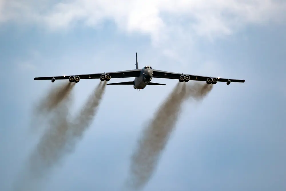 Global endurance: Can a B-52 bomber fly around the world without landing?