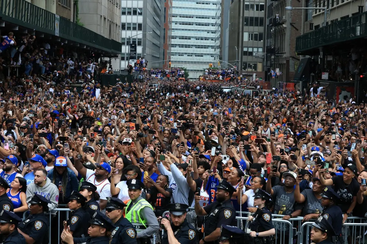 Fans arrive before dawn for a historic day