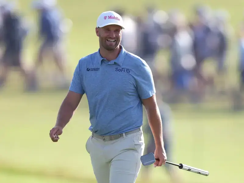 US Open Round 2: Clark continues to lead as Scheffler hangs onto dream in Shinnecock winds US Open Round 2: Clark continues to lead as Scheffler hangs onto dream in Shinnecock winds