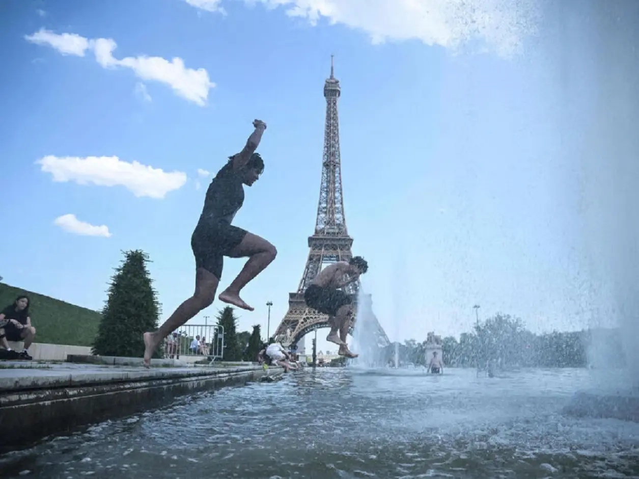 Heatwave in France proves deadly as 40 drown; Eiffel Tower, Louvre close early Heatwave in France proves deadly as 40 drown; Eiffel Tower, Louvre close early