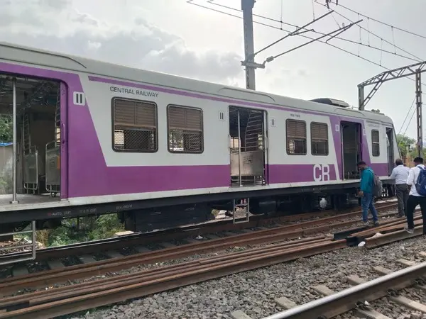 Man, 22, stabbed to death over coach door dispute in Mumbai’s local train Man, 22, stabbed to death over coach door dispute in Mumbai’s local train
