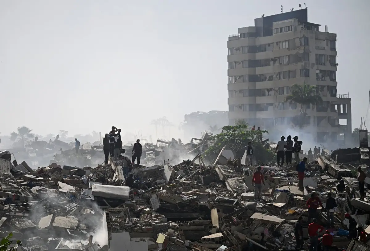 Venezuela twin earthquakes: Death toll climbs to 235; frantic rescue efforts continue as aid starts flowing in