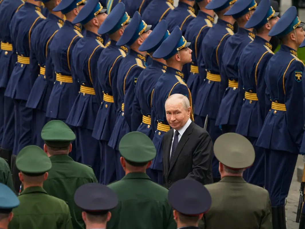 'This is not a bluff': Putin facing mutiny? Russian commander warns army would 'turn guns on Kremlin' unless... | WATCH 'This is not a bluff': Putin facing mutiny? Russian commander warns army would 'turn guns on Kremlin' unless... | WATCH