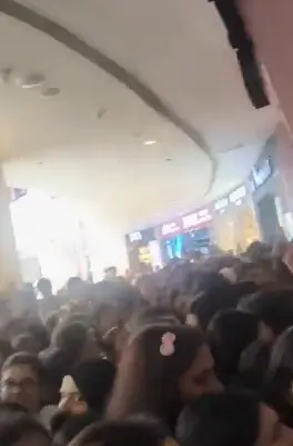 WATCH: Massive rush at Mumbai mall over ₹1 fashion sale, police step in