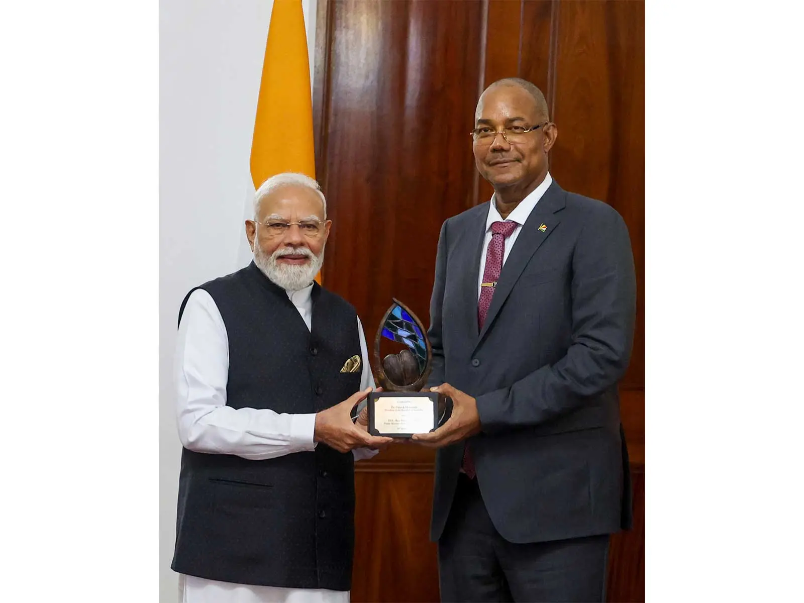 PM Modi receives Guardian of the Blue Horizon award by Seychelles, becomes 1st Indian PM to address National Assembly PM Modi receives Guardian of the Blue Horizon award by Seychelles, becomes 1st Indian PM to address National Assembly