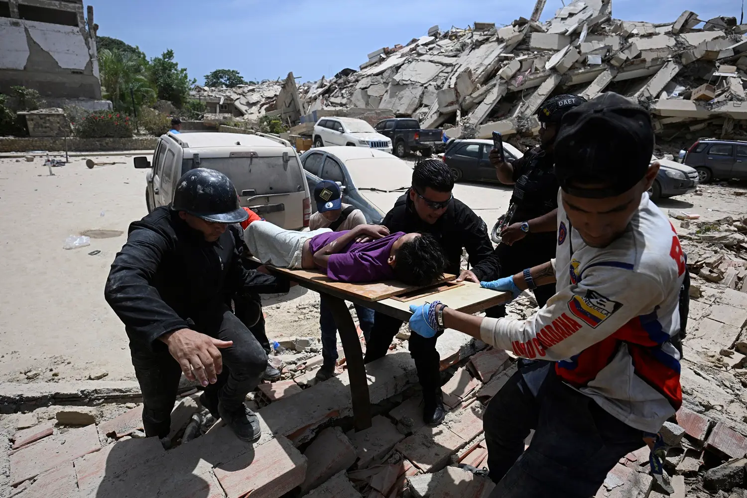 Venezuela earthquake death toll climbs to 1,719; UN to deliver 10,000 body bags