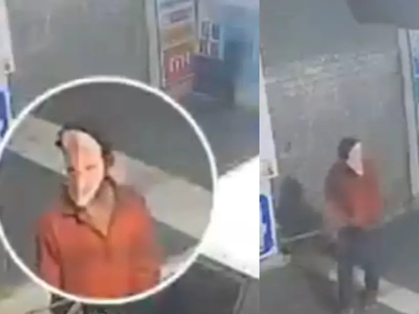 Caught on CCTV: Thief wearing ‘PM Modi mask’ attempts burglary at mobile shop in Rajasthan’s Bhilwara Caught on CCTV: Thief wearing ‘PM Modi mask’ attempts burglary at mobile shop in Rajasthan’s Bhilwara