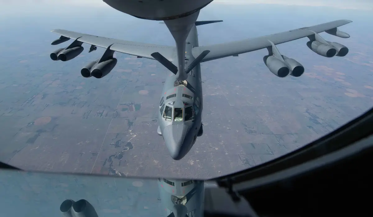 How a B-52 Bomber can fly nonstop for 47 hours without burning its engine?