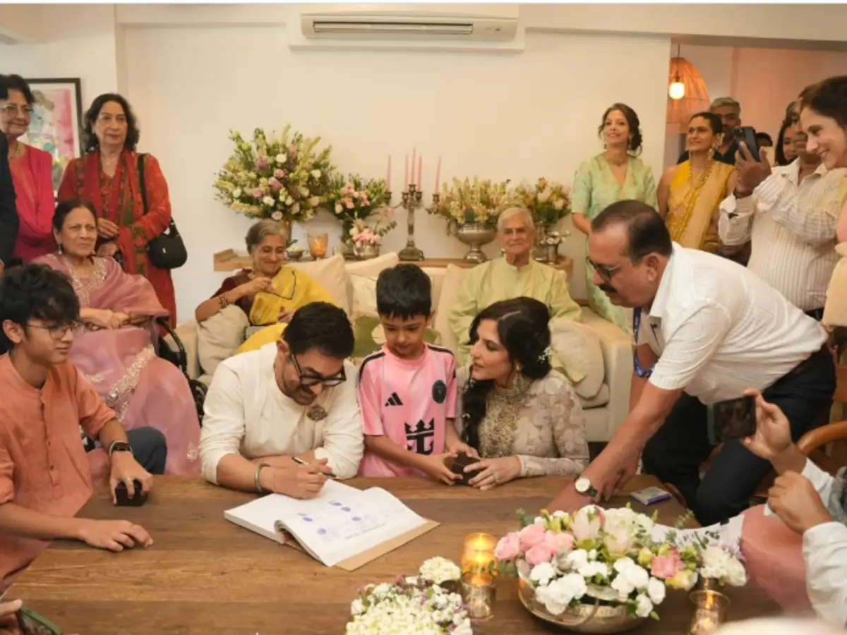 Aamir Khan marries Gauri Spratt in a private ceremony at his Mumbai residence; first photo out Aamir Khan marries Gauri Spratt in a private ceremony at his Mumbai residence; first photo out