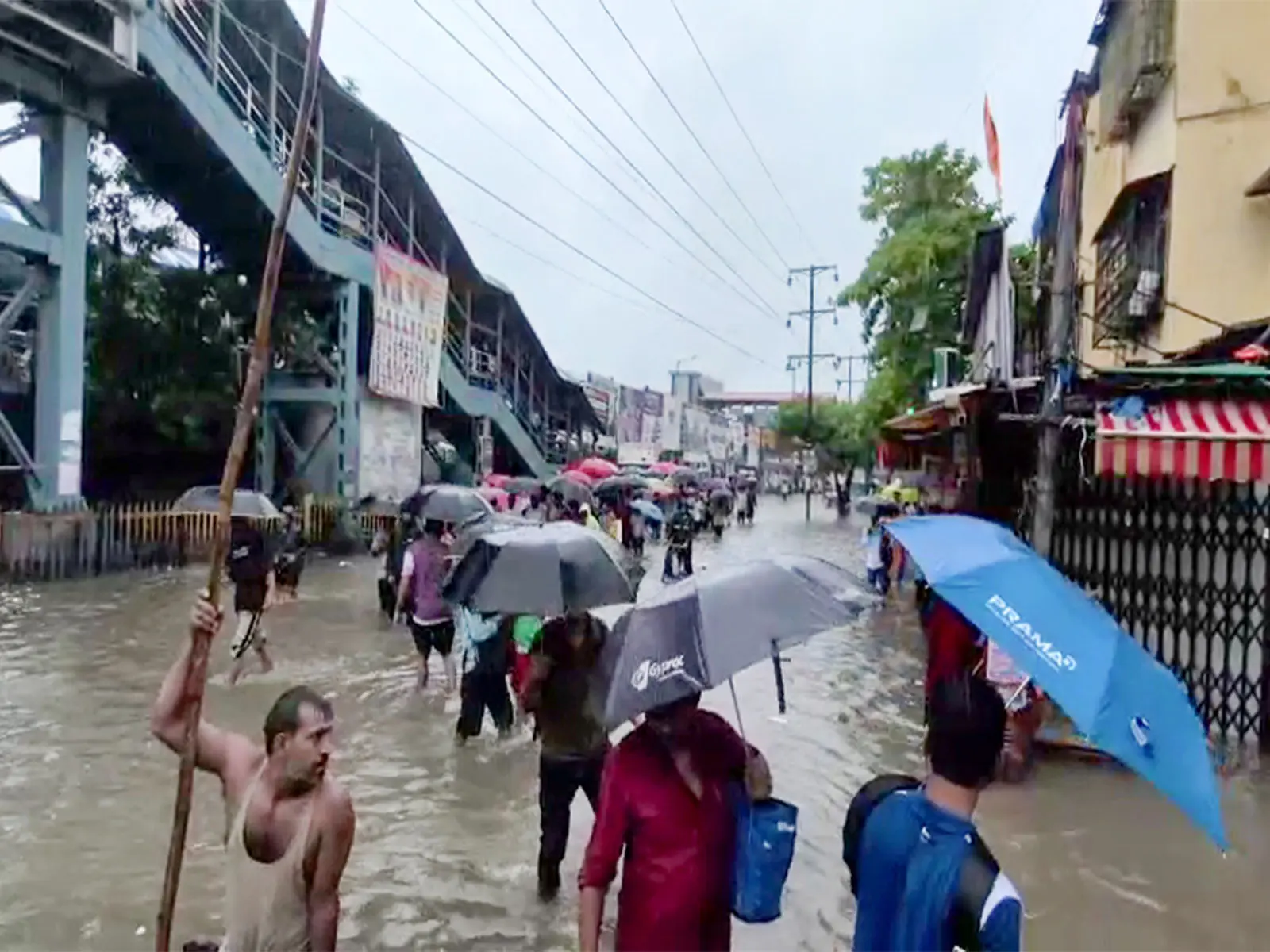 Maharashtra rains: At least 13 dead, trains cancelled as heavy downpour batters Maharashtra rains: At least 13 dead, trains cancelled as heavy downpour batters